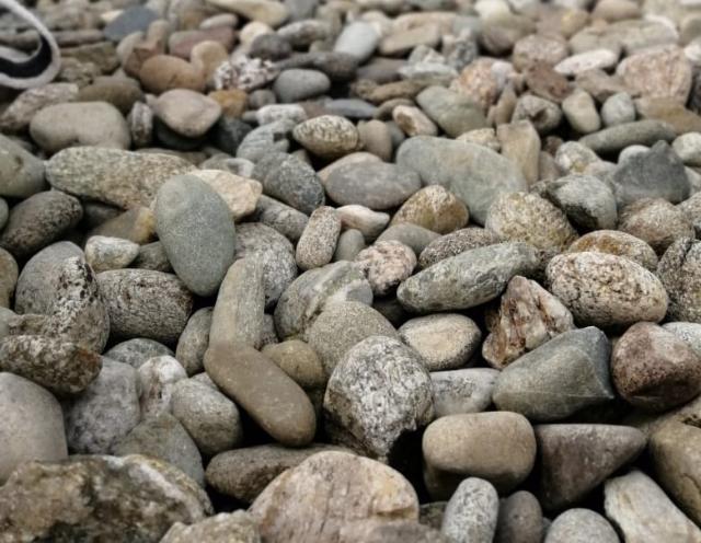 Галька речная пестрая (20-40 мм.)  купить в Сочи от производителя, без посредников